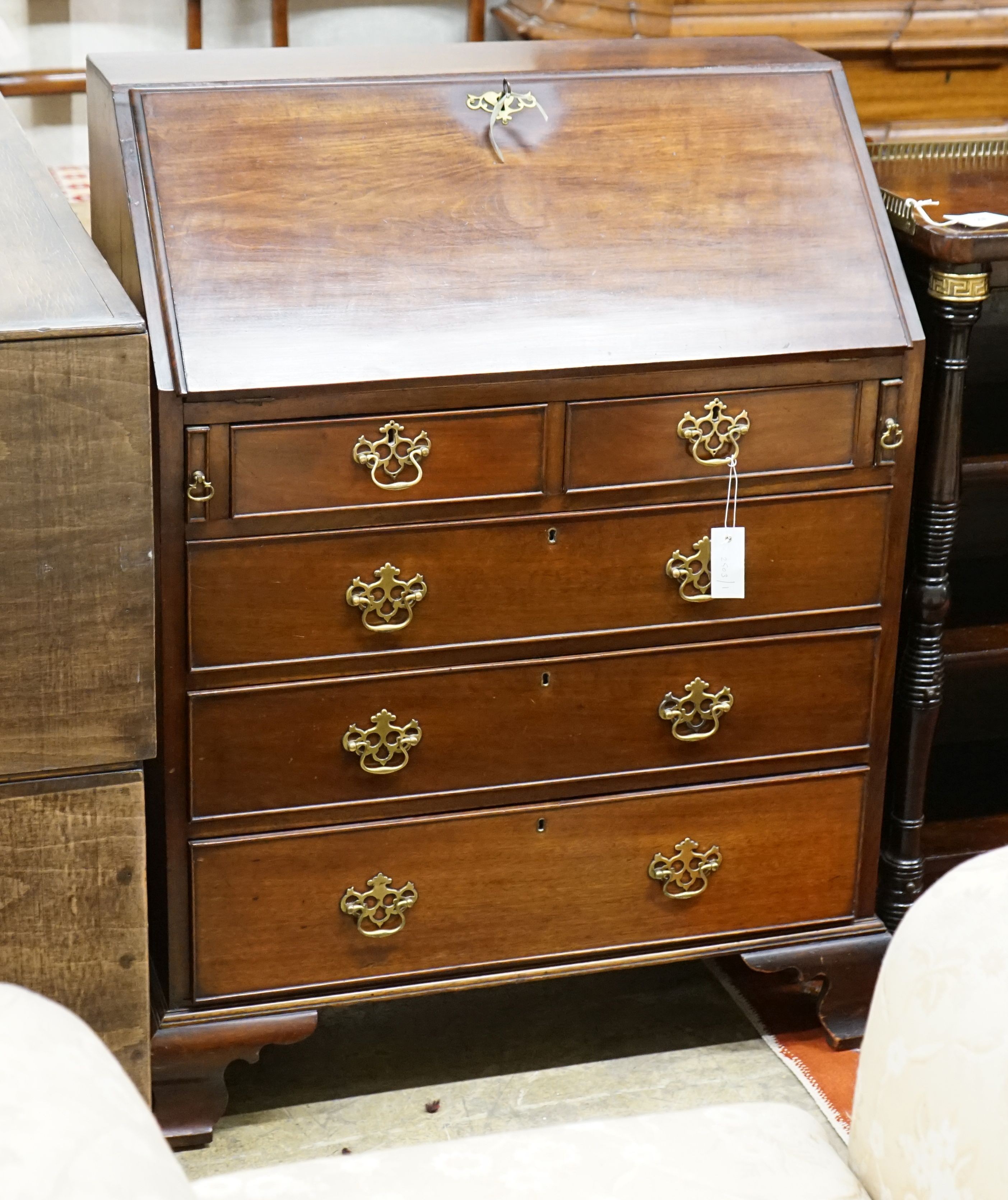 A small George III mahogany bureau, width 73cm, depth 42cm, height 99cm